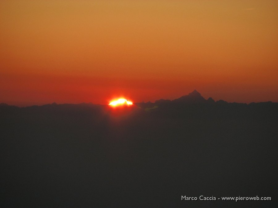 08_Il Sole scende dietro al Monviso.JPG